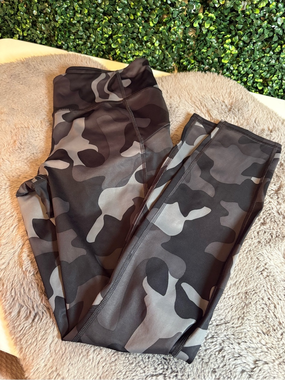 Athleta Black & Gray Camo Leggings Size Medium Tall